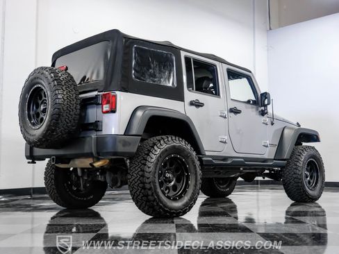 Used 2015 Jeep Wrangler Unlimited Rubicon w/ Connectivity Group image 29