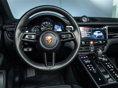 Certified 2026 Porsche Macan AWD/4WD image 19