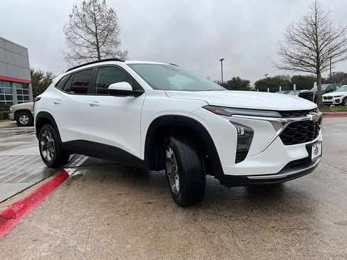 Used 2025 Chevrolet Trax LT image 5