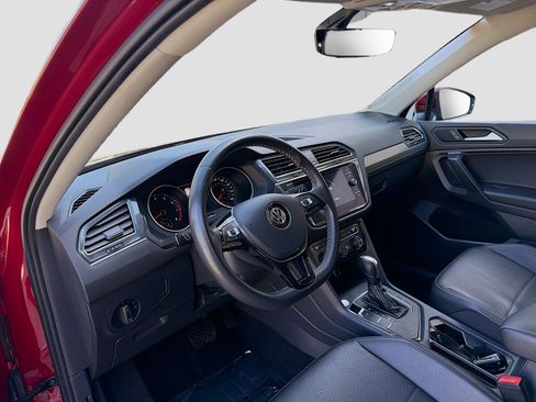 Used 2021 Volkswagen Tiguan SE image 9