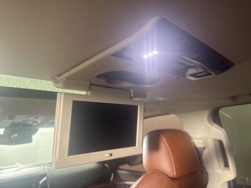 Used 2017 Cadillac Escalade ESV Premium Luxury image 14