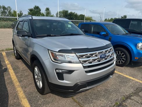 Used 2018 Ford Explorer XLT w/ Equipment Group 202A AWD/4WD image 7
