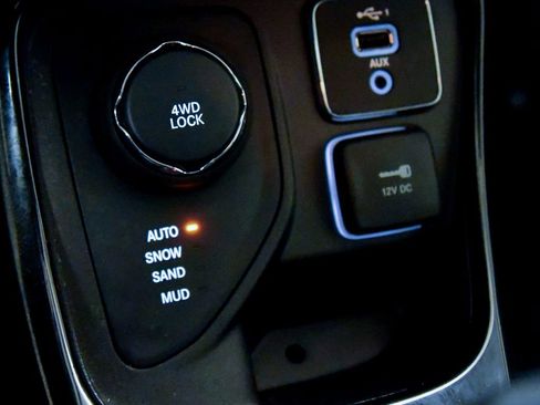 Used 2020 Jeep Compass Limited AWD/4WD image 16