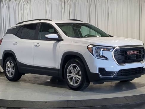 Used 2023 GMC Terrain SLE w/ Driver Convenience Package FWD image 2