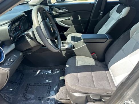 Used 2024 Chevrolet Trax LS w/ Driver Confidence Package FWD image 27