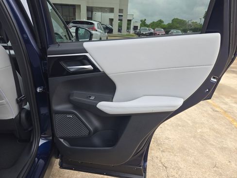 Used 2025 Mitsubishi Outlander SE FWD image 23