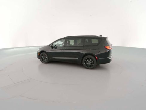 New 2026 Chrysler Pacifica Limited w/ S Appearance Package image 7