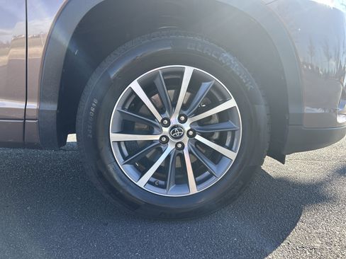 Used 2017 Toyota Highlander XLE image 33