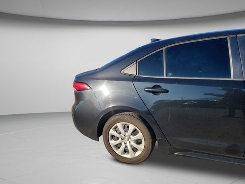 Used 2020 Toyota Corolla LE image 16