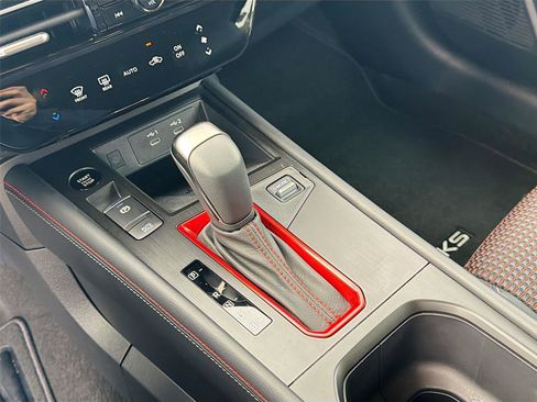 Used 2025 Nissan Kicks SR image 17