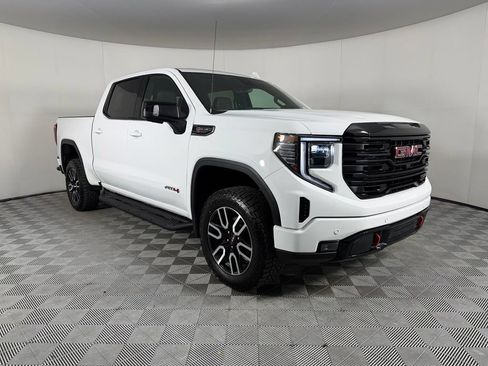 Used 2024 GMC Sierra 1500 AT4 w/ Technology Package AWD/4WD image 5