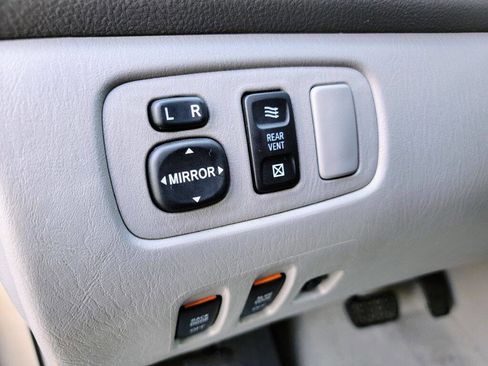 Used 2004 Toyota Sienna XLE AWD/4WD image 32