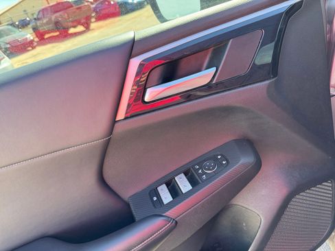 Used 2023 Mitsubishi Outlander SE Black Edition image 11