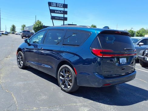 Used 2021 Chrysler Pacifica Limited w/ Uconnect Theater Family Group AWD/4WD image 21