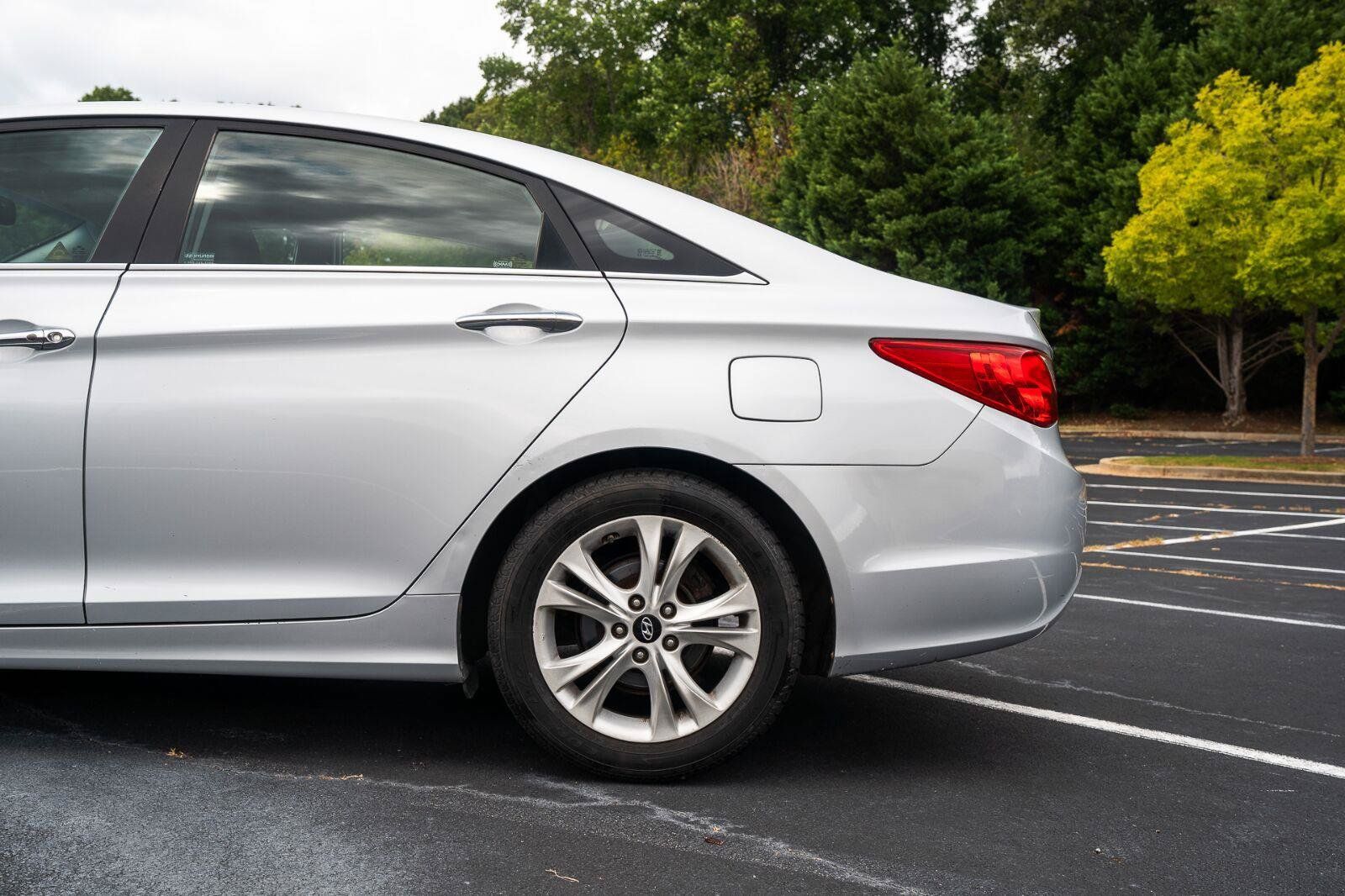 Used 2012 Hyundai Sonata Limited FWD image 5