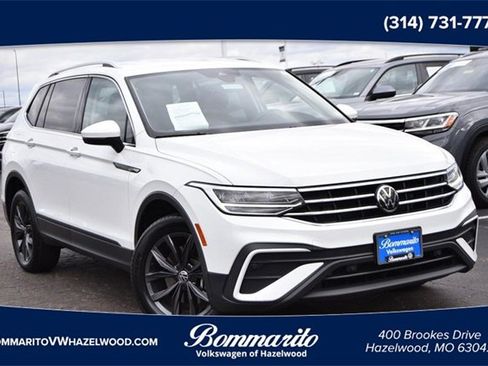 Used 2022 Volkswagen Tiguan SE image 1
