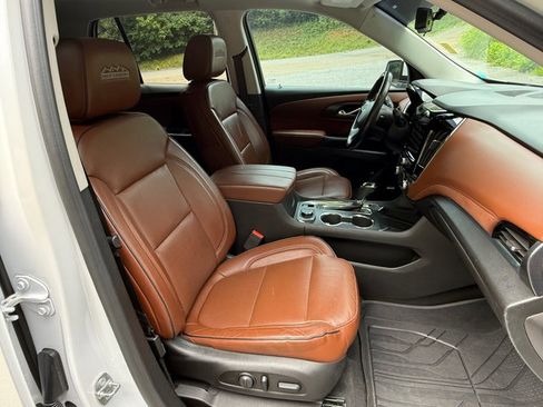 Used 2018 Chevrolet Traverse High Country w/ LPO, Floor Liner Package AWD/4WD image 26