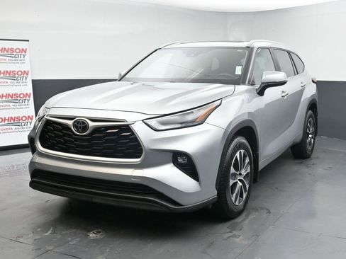 Used 2023 Toyota Highlander XLE image 4