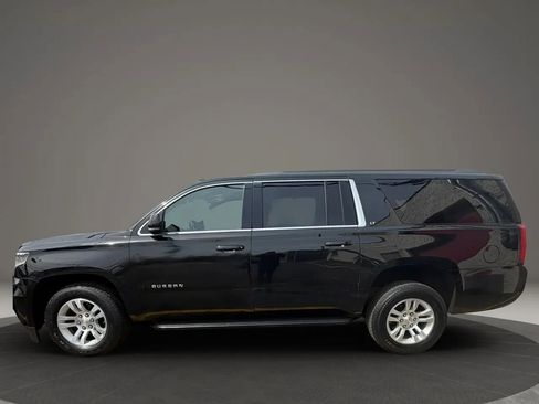 Used 2018 Chevrolet Suburban LT image 8