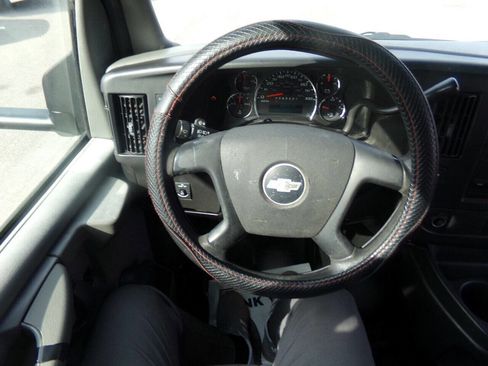 Used 2009 Chevrolet Express 3500 3500 2dr Commercial/Cutaway/Ch image 46