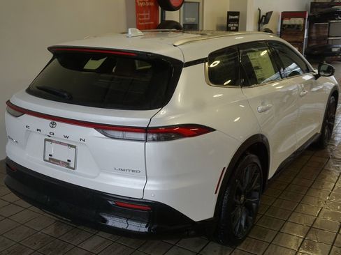 New 2026 Toyota Crown Signia Limited image 19