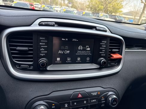 Used 2018 Kia Sorento LX image 27