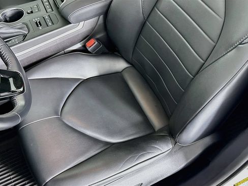 Used 2021 Toyota Highlander XLE AWD/4WD image 21