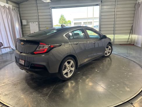 Used 2017 Chevrolet Volt LT FWD image 4