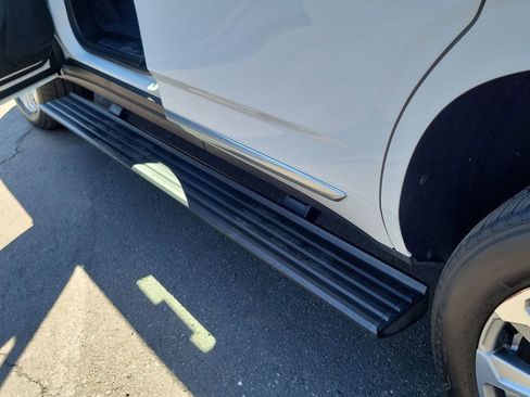 Used 2021 GMC Yukon Denali w/ Denali Premium Package image 35