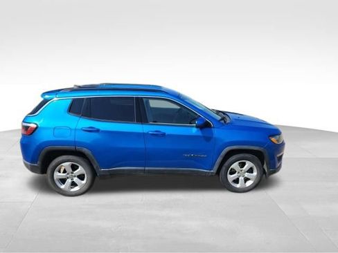 Used 2019 Jeep Compass Latitude w/ Safety & Security Group FWD image 2