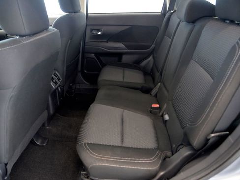 Used 2019 Mitsubishi Outlander ES FWD image 28