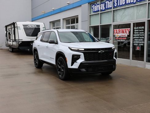 New 2026 Chevrolet Traverse RS image 2