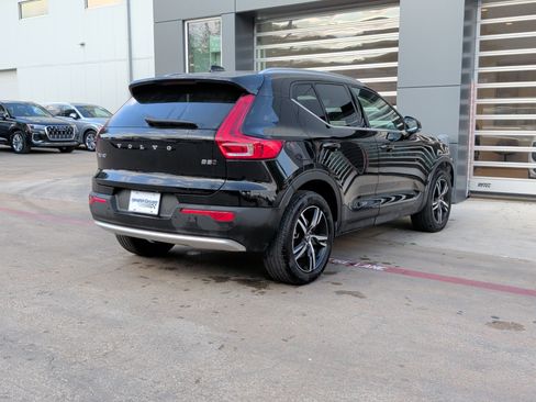 Used 2025 Volvo XC40 B5 Core image 9