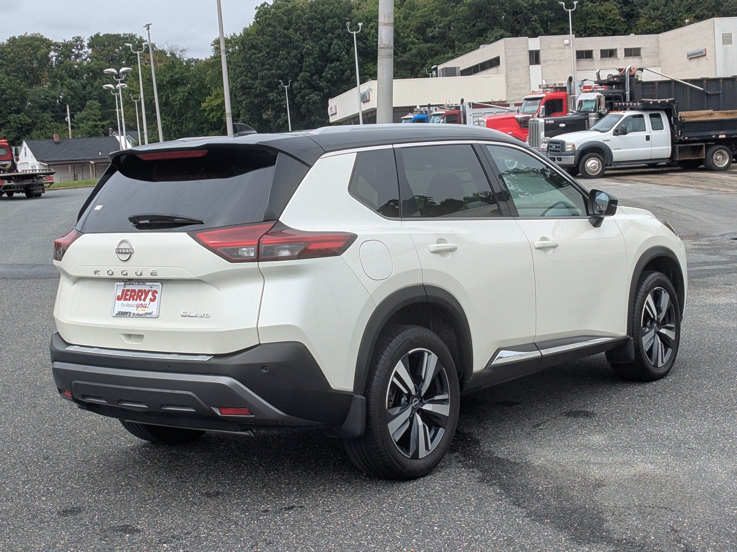 Used 2023 Nissan Rogue SL AWD/4WD image 9