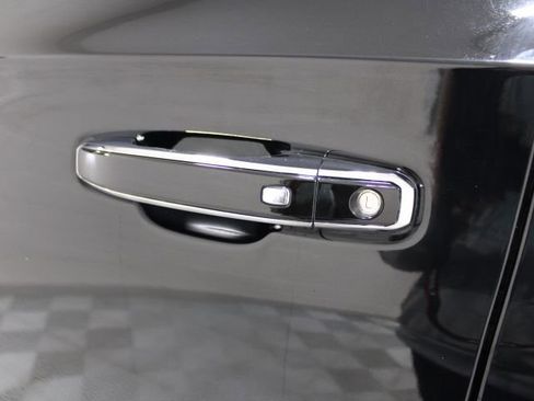 Used 2024 GMC Yukon XL Denali image 17