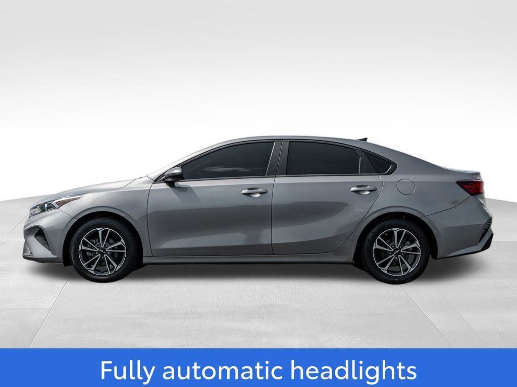 Used 2024 Kia Forte LXS w/ LXS Technology Package FWD image 4