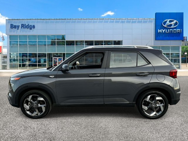 Used 2025 Hyundai Venue Limited FWD image 8