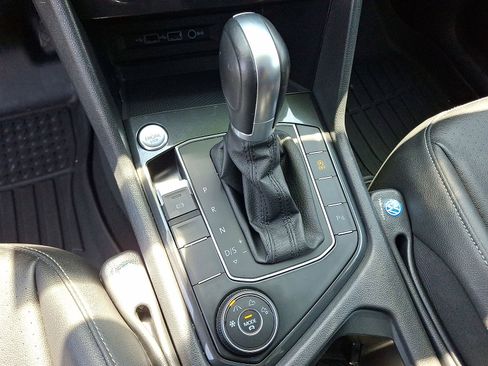 Used 2019 Volkswagen Tiguan SEL AWD/4WD image 12