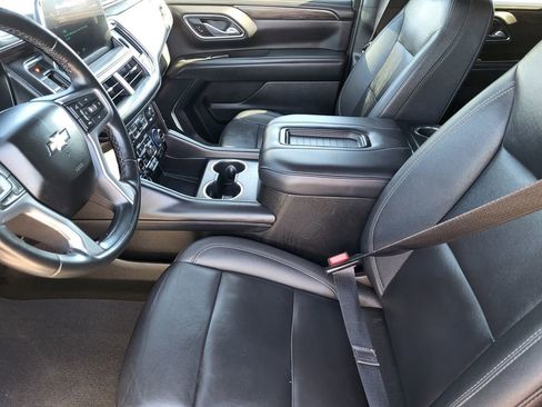Certified 2024 Chevrolet Suburban LT RWD image 17