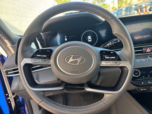 Used 2025 Hyundai Elantra SEL image 28