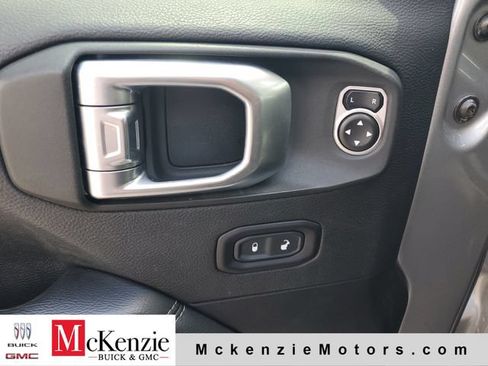 Used 2020 Jeep Wrangler Unlimited Sahara AWD/4WD image 9