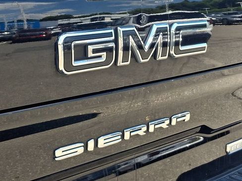 Used 2022 GMC Sierra 1500 Elevation w/ LPO, Elevation Black Package AWD/4WD image 33
