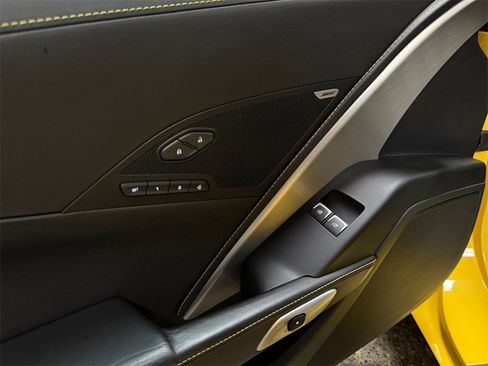 Used 2018 Chevrolet Corvette Stingray Convertible image 17