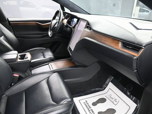 Used 2020 Tesla Model X Long Range image 38