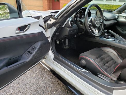Used 2019 MAZDA MX-5 Miata Club w/ Brembo/BBS Recaro Package RWD image 4
