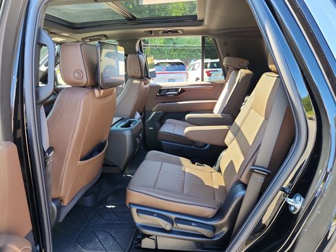 Used 2025 Chevrolet Tahoe High Country AWD/4WD image 43
