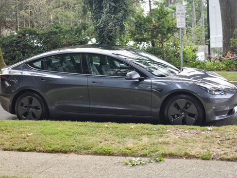Used 2022 Tesla Model 3 Long Range AWD/4WD image 11