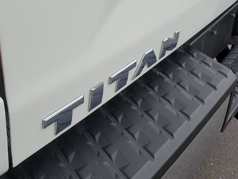 Used 2019 Nissan Titan SV AWD/4WD image 14