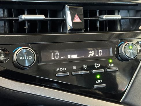 Used 2023 Toyota Camry SE w/ Convenience Package FWD image 20