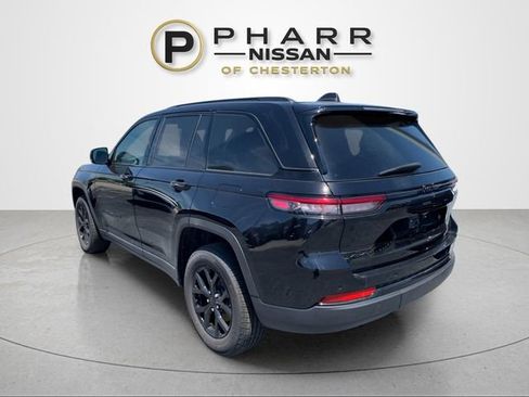 Used 2025 Jeep Grand Cherokee Altitude AWD/4WD image 3